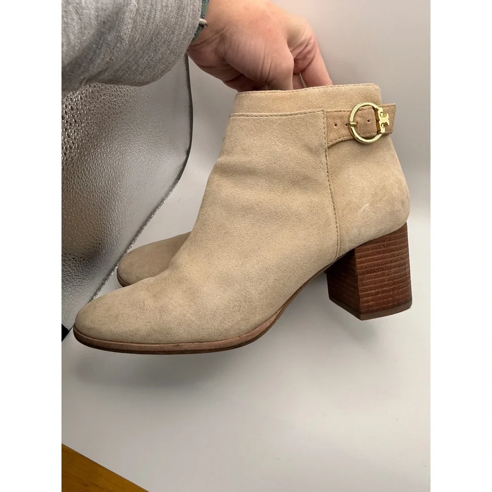 Tory Burch Suede Ankle‎ Boots Womens 8M Tan Gold Logo Buckle Block Heel Side Zip